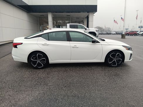 Used 2024 Nissan Altima 2.5 SR image 6