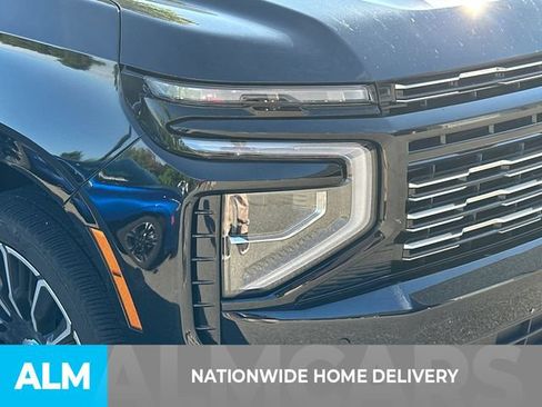 Used 2025 Chevrolet Suburban High Country AWD/4WD image 4