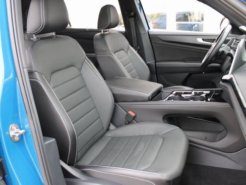 Certified 2025 Volkswagen Atlas Cross Sport SEL R-Line image 27