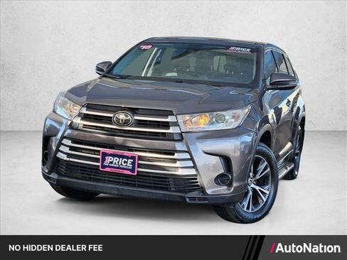 Used 2018 Toyota Highlander LE FWD image 1