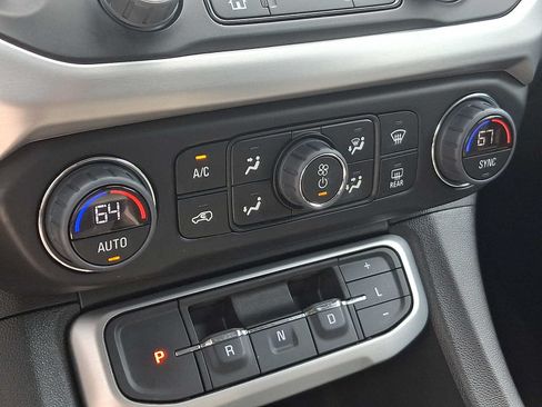 Used 2023 GMC Acadia SLE w/ Driver Convenience Package FWD image 19