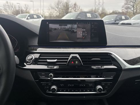 Used 2020 BMW 530i xDrive w/ Premium Package image 31