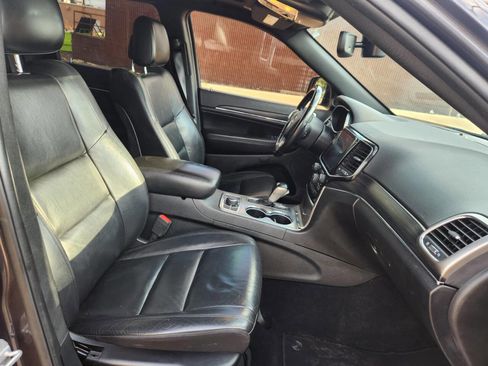 Used 2021 Jeep Grand Cherokee Limited image 17