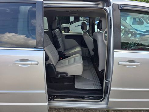 Used 2012 Dodge Grand Caravan Crew FWD image 30