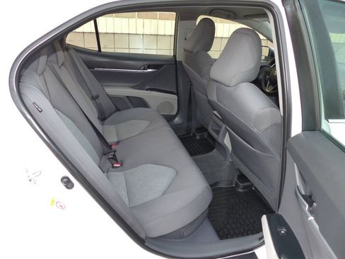 Used 2018 Toyota Camry LE FWD image 34