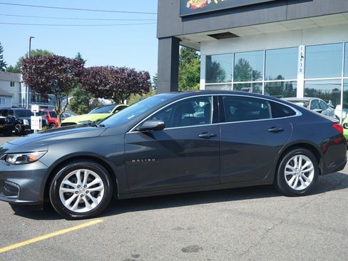Used 2018 Chevrolet Malibu LT FWD image 2