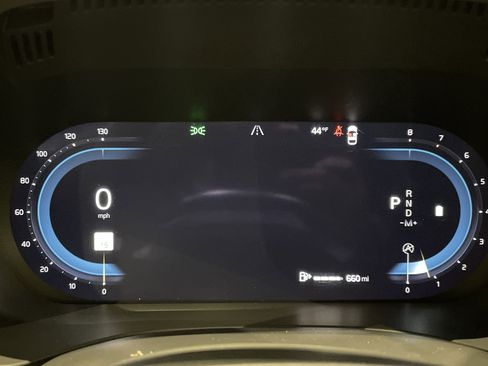 Used 2025 Volvo XC60 B5 Plus image 22