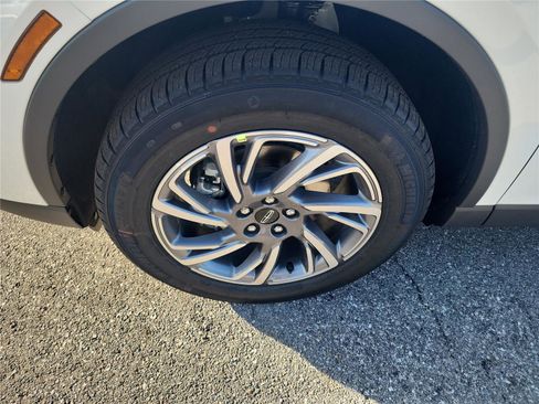 New 2026 Lincoln Corsair Premiere image 9