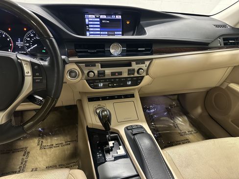 Used 2014 Lexus ES 350 w/ Luxury Package FWD image 30