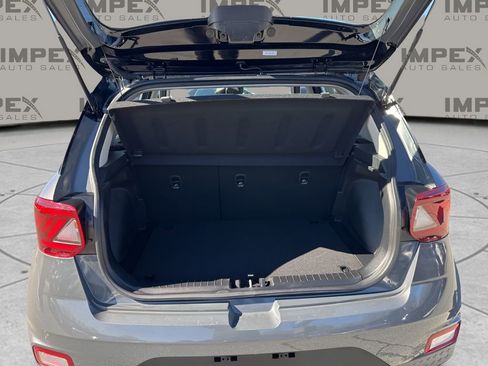 Used 2025 Hyundai Venue Limited image 27