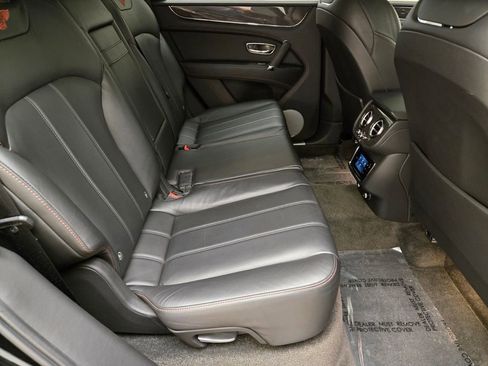 Used 2019 Bentley Bentayga image 27