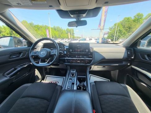 Used 2025 Nissan Pathfinder SV FWD image 15