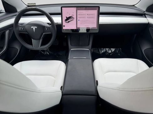 Used 2021 Tesla Model 3 Standard Range Plus image 18