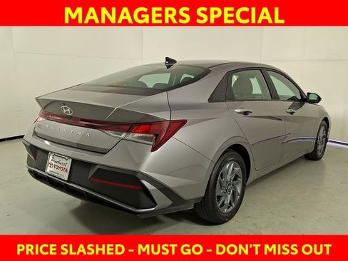 Certified 2024 Hyundai Elantra SEL image 8