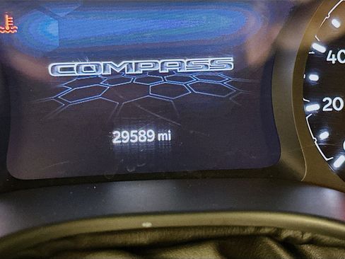 Used 2025 Jeep Compass Trailhawk image 19