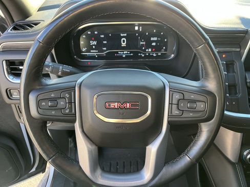 Used 2022 GMC Yukon XL SLT w/ SLT Luxury Package image 14