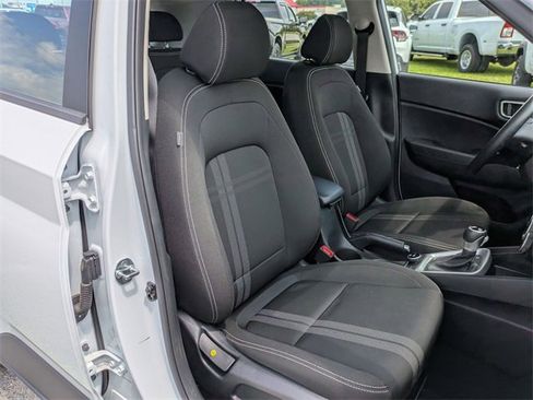 Used 2024 Hyundai Venue SEL image 22