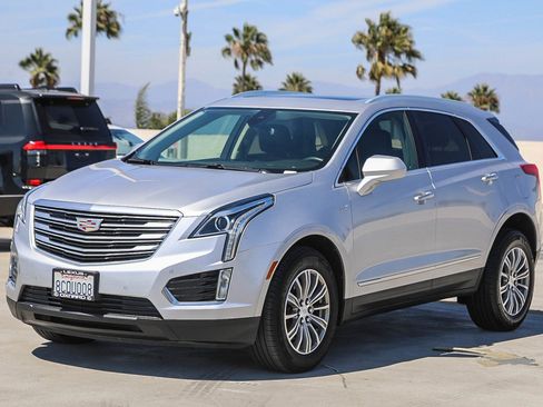 Used 2018 Cadillac XT5 Luxury w/ Driver Awareness Package FWD image 3