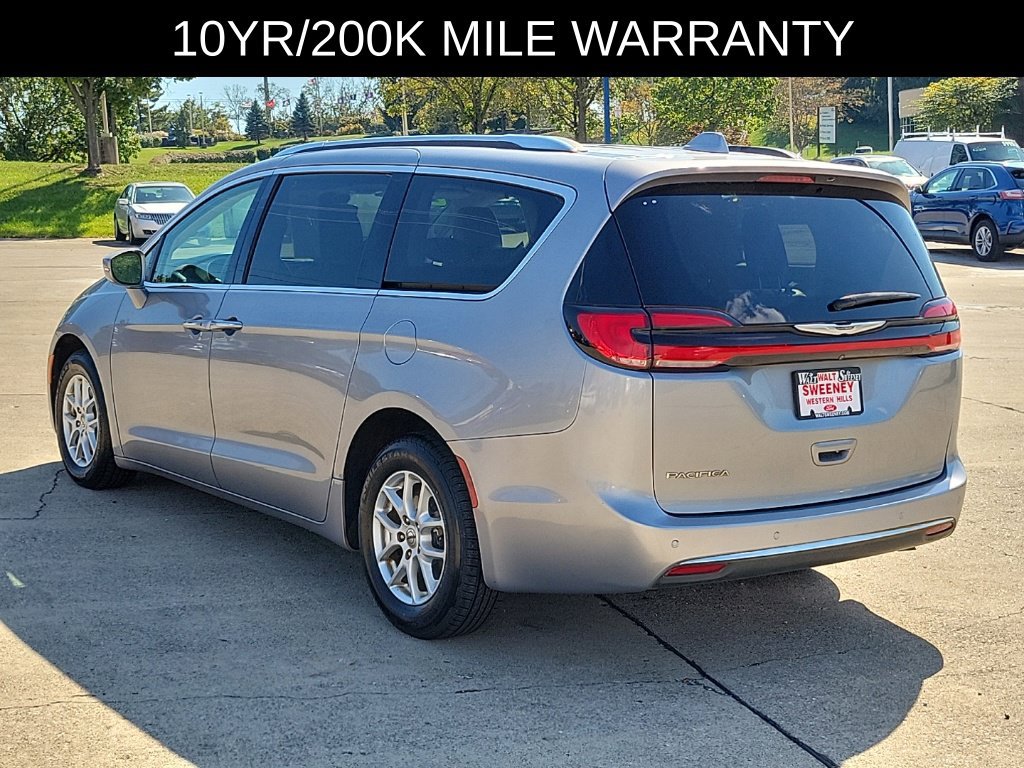 Used 2021 Chrysler Pacifica Touring-L FWD image 3
