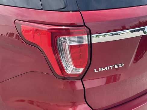 Used 2017 Ford Explorer Limited w/ Equipment Group 301A FWD image 10