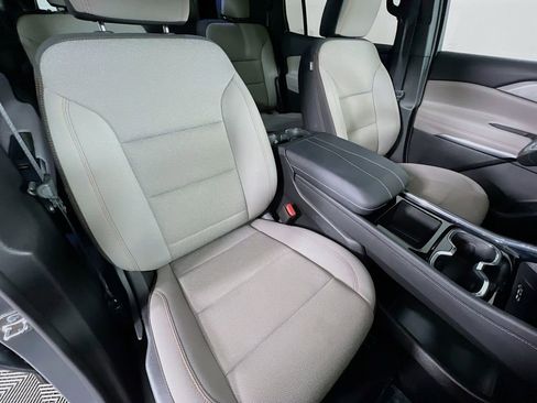 Used 2025 Chevrolet Traverse LT image 29