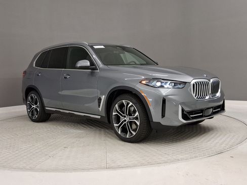 New 2026 BMW X5 xDrive50e w/ Premium Package AWD/4WD image 5