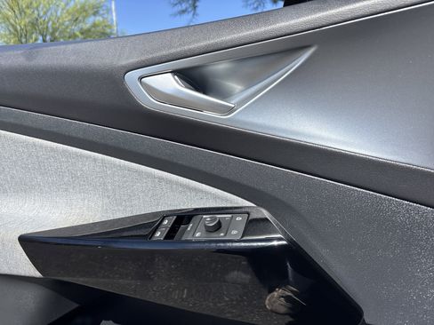 Used 2023 Volkswagen ID.4 Pro AWD/4WD image 19