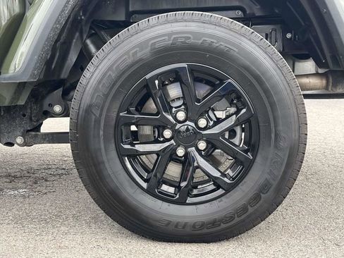 Used 2022 Jeep Gladiator Sport image 11