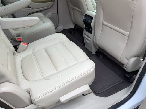 Used 2018 GMC Acadia Denali w/ Technology Package FWD image 25