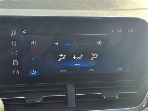 Used 2025 Chevrolet Trax LT w/ LT Convenience Package image 55