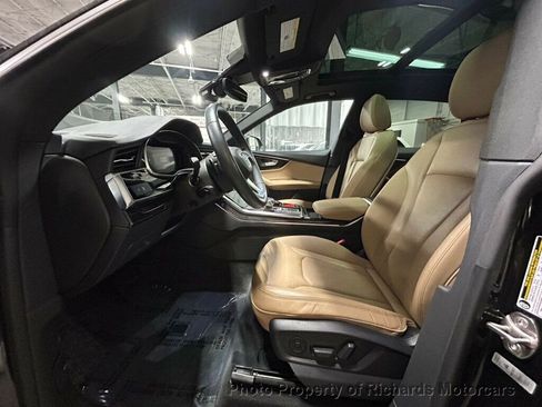 Used 2022 Audi Q8 AWD/4WD image 11
