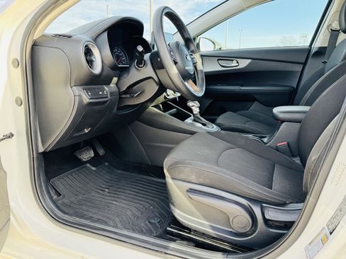 Used 2020 Kia Forte LXS image 3