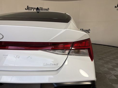 Used 2025 Hyundai Elantra Limited FWD image 33