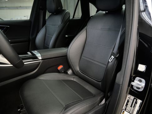 Certified 2026 Mercedes-Benz GLC 300 4MATIC image 3