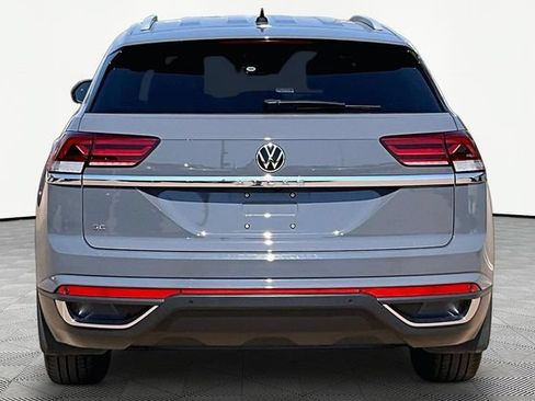 Used 2021 Volkswagen Atlas Cross Sport SE FWD image 4