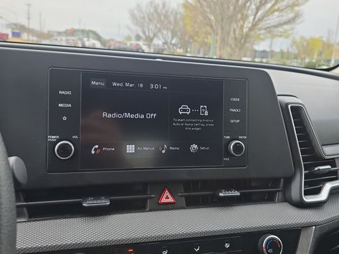 Used 2024 Kia Sportage LX image 12