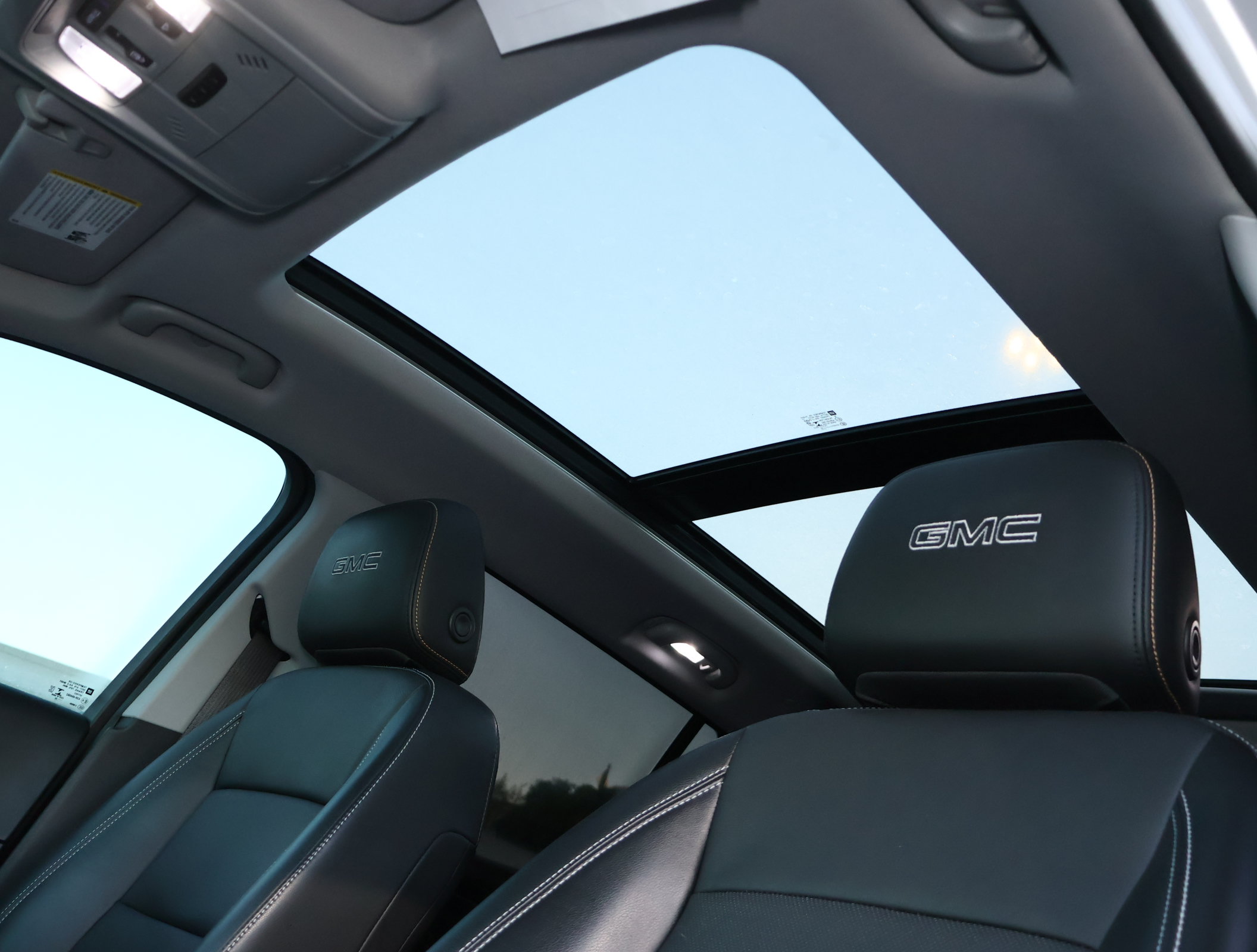 Used 2022 GMC Terrain SLT w/ Infotainment Package II FWD image 26