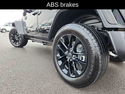 Used 2025 Jeep Wrangler Unlimited Sahara w/ Safety Group image 18