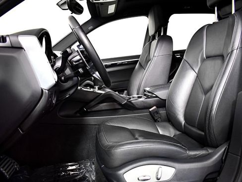 Used 2015 Porsche Cayenne S image 19