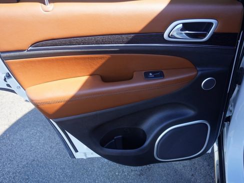 Used 2020 Jeep Grand Cherokee Summit image 24