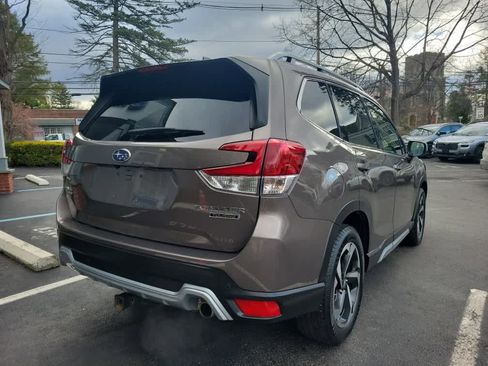 Used 2022 Subaru Forester Touring image 3