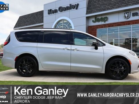 Used 2024 Chrysler Pacifica Limited w/ S Appearance Package AWD/4WD image 1
