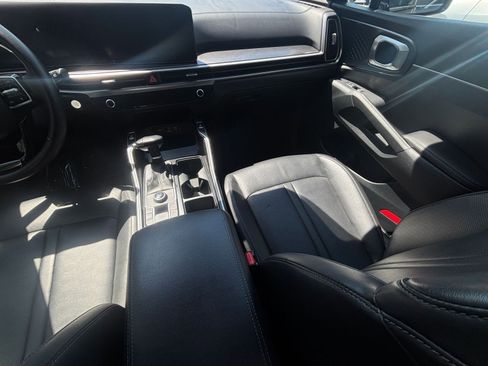 Used 2024 Kia Sorento S FWD image 43