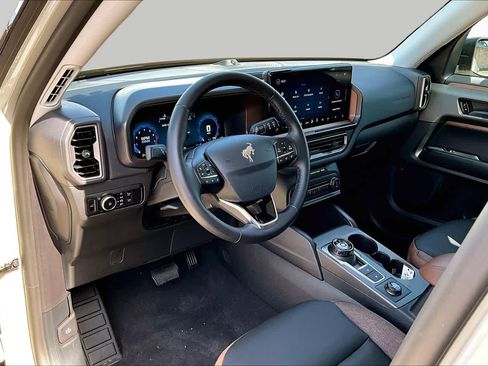 Used 2025 Ford Bronco Sport Outer Banks w/ Outer Banks Tech Package+ AWD/4WD image 18
