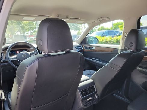 Used 2025 Volkswagen Atlas SE FWD image 17
