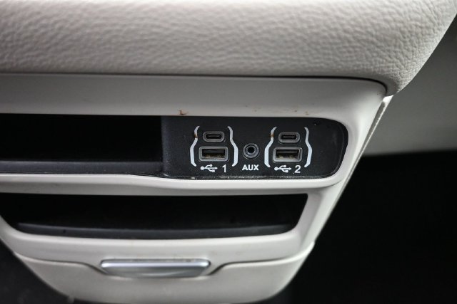 Used 2024 Chrysler Pacifica Limited FWD image 32