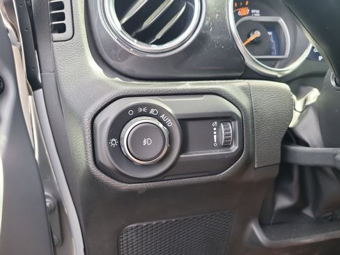 Used 2023 Jeep Wrangler Unlimited Sahara AWD/4WD image 30