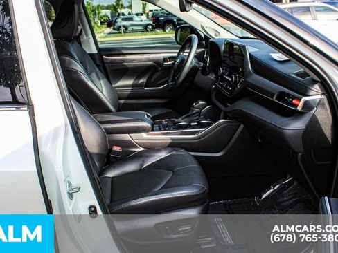 Used 2023 Toyota Highlander Limited image 23