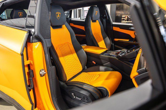 Used 2022 Lamborghini Urus AWD/4WD image 22