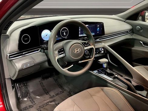 Used 2024 Hyundai Elantra SEL image 17